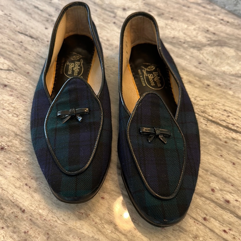 Belgian Shoes Women’s size 8.5 M Navy blue & forest green plaid cloth shoes.